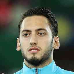 传射建功助巴西取胜！西媒：拉菲尼亚在巴西和巴萨均展现领导能力.