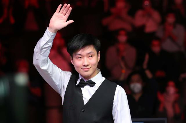 曼纳：孔蒂的合同还有两年，关于他的未来的话题是多余的.