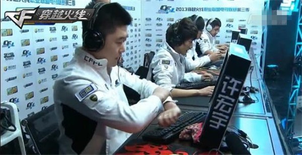 现出丝毫的 现出丝毫的