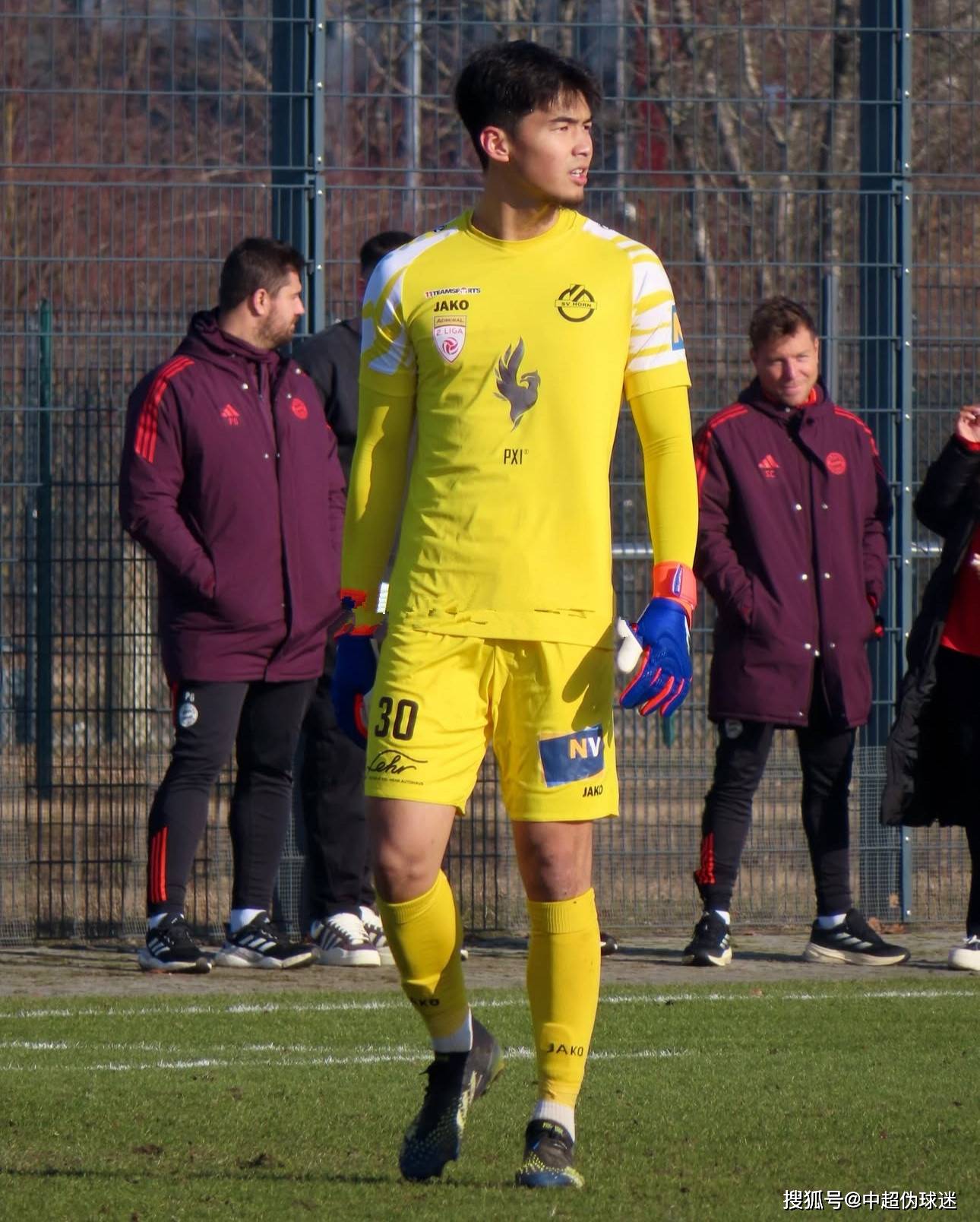 她在羽毛球 她在羽毛球