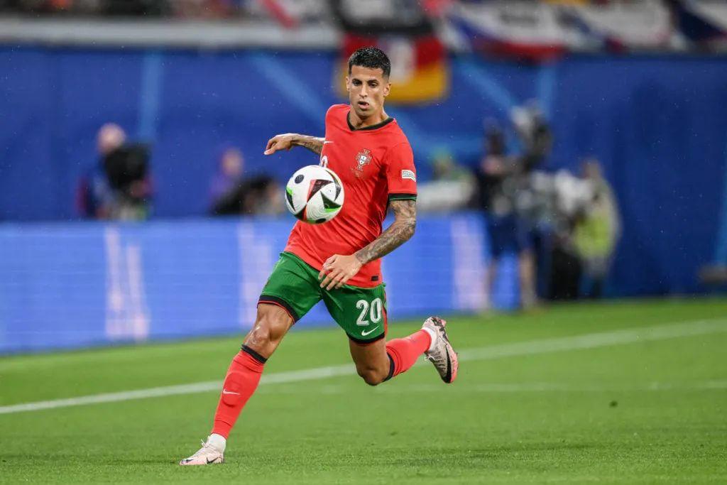 湖人勇攀高峰，与雷霆达成大交易！东契奇领衔迎来防守悍将，西部形势变数多