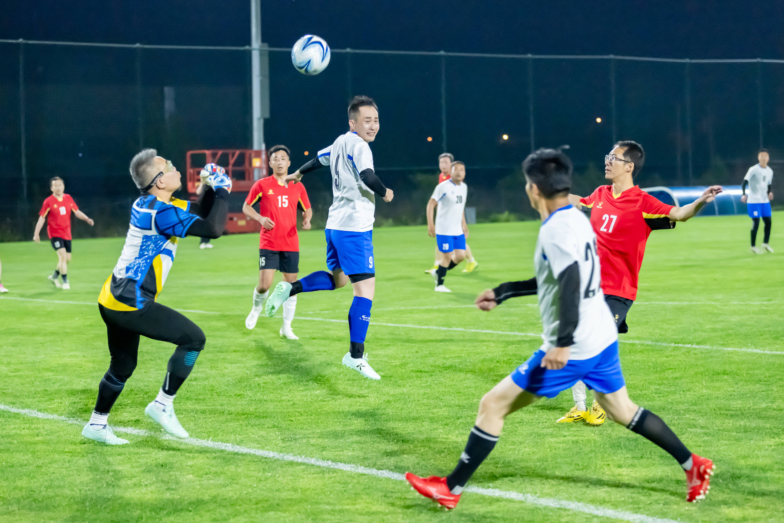 詹姆斯30+得分传奇继续 湖人或送独行侠6连败